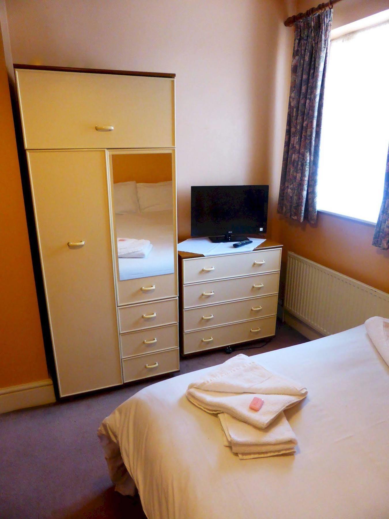 Hotel Dinara Birmingham Bagian luar foto
